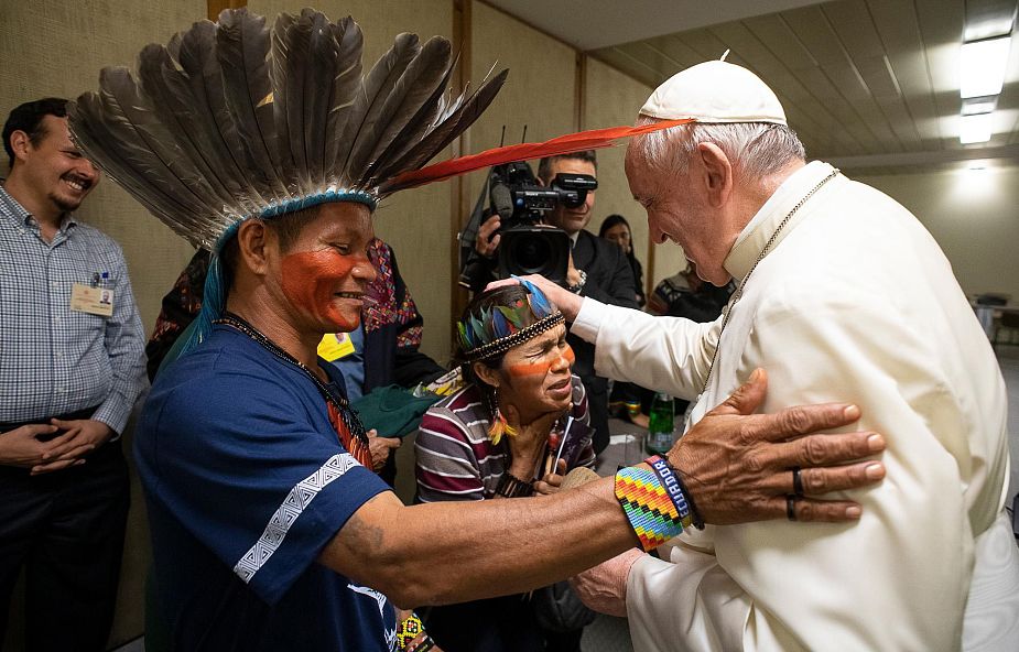 Papież spotkał się z grupą Indian amazońskich [GALERIA]