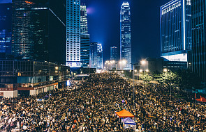 Rząd Hongkongu skorzystał z przepisów o stanie kryzysowym, zakazał masek