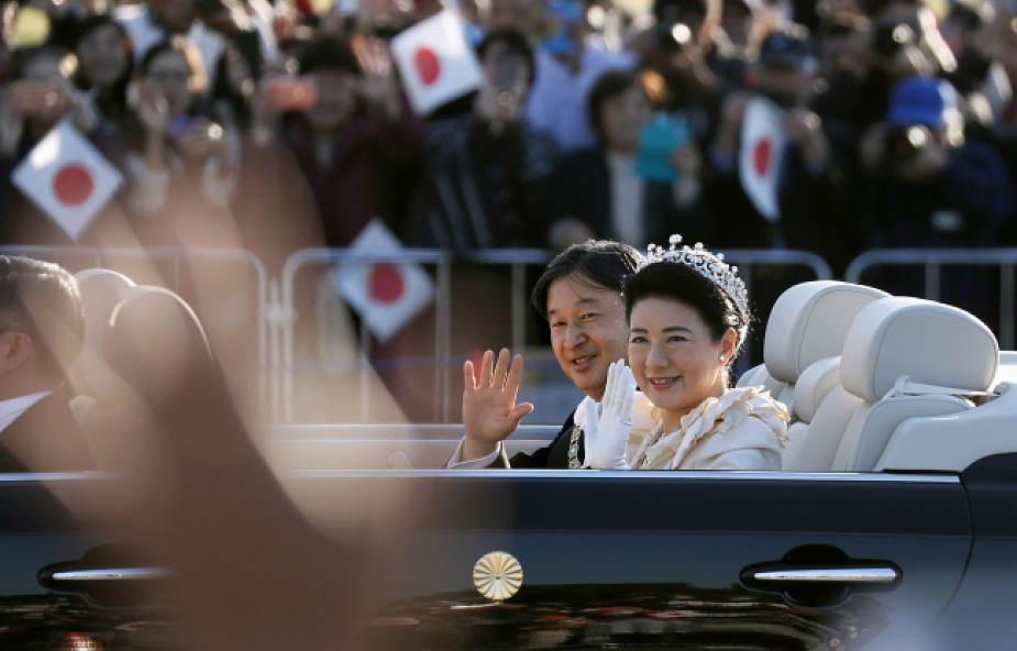 Tysiące Japończyków pozdrowiło swego nowego cesarza podczas parady w Tokio