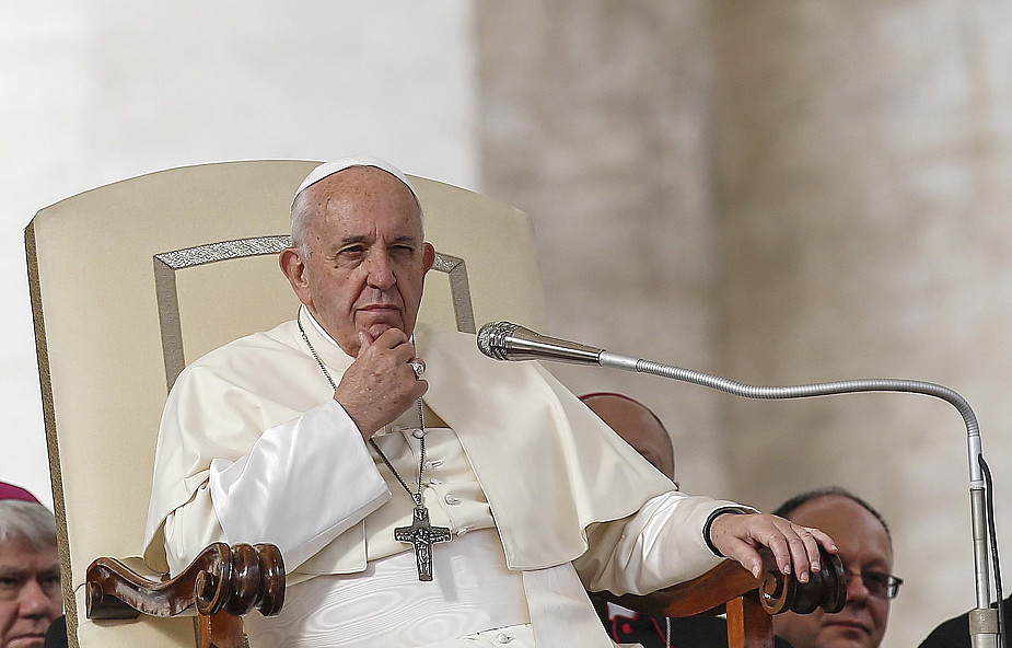 Papież: Kościół świadom nadużyć wobec nieletnich apeluje o walkę z nimi w sieci