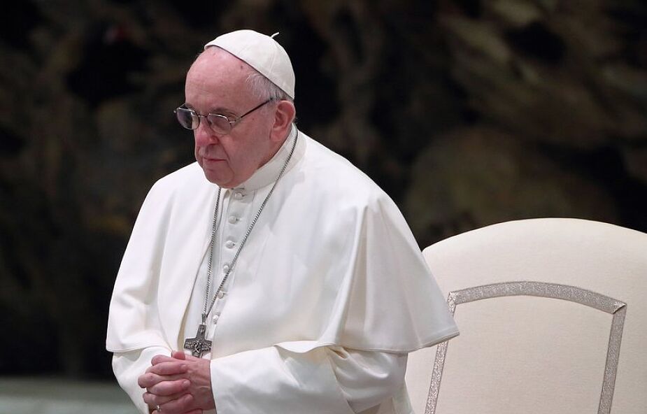 Papież: chcemy odpowiedzieć na pandemię wirusa powszechną modlitwą