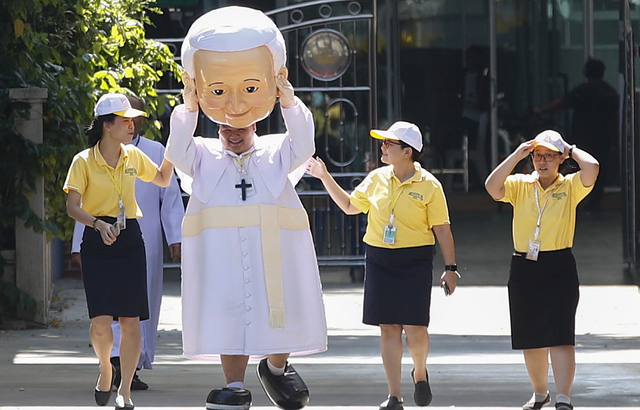 Bangkok żyje swym rytmem, nie widać oznak papieskiej wizyty