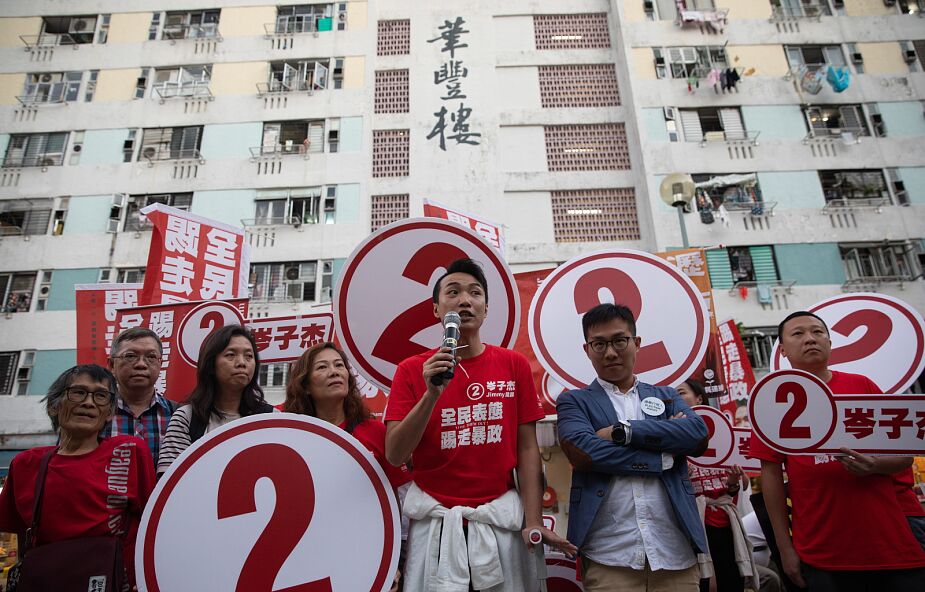 Wysoka frekwencja w wyborach lokalnych w pogrążonym w kryzysie Hongkongu