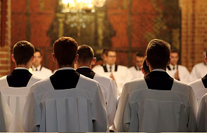 Spadek powołań kapłańskich a religijność młodego pokolenia (analiza)