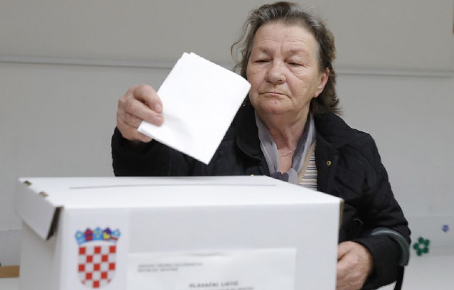 Chorwacja: w wyborach prezydenckich prowadzi Milanović