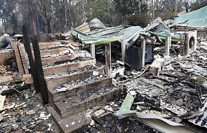 Australia: dwie osoby zginęły w pożarach, tysiące są uwięzione na plażach