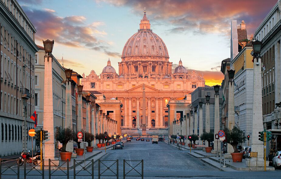 Watykan: relacje między Kurią Rzymską a episkopatami oraz obecność świeckich w dykasteriach w centrum obrad Rady Kardynałów