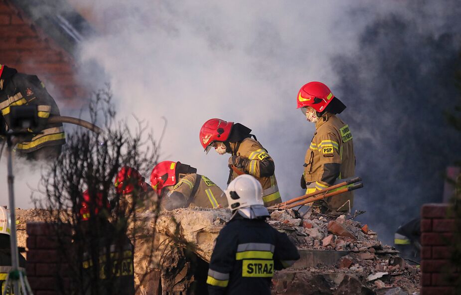 Szczyrk: strażacy przeszukali połowę gruzowiska po wybuchu gazu w Szczyrku