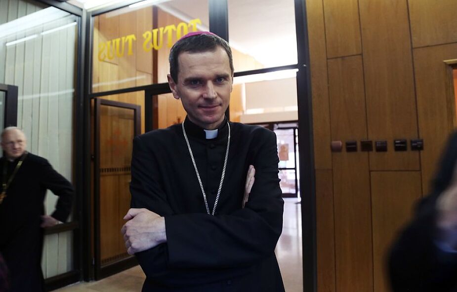 Bp Milewski: kryzys Kościoła jest kryzysem duchowieństwa