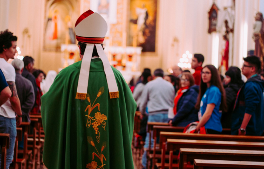 Biskup ogłasza w swojej diecezji duże zmiany w bierzmowaniu. Od teraz będzie połączone z innym sakramentem