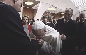 Papież Franciszek ucałował dłoń prezesa Fundacji "Nie lękajcie się"