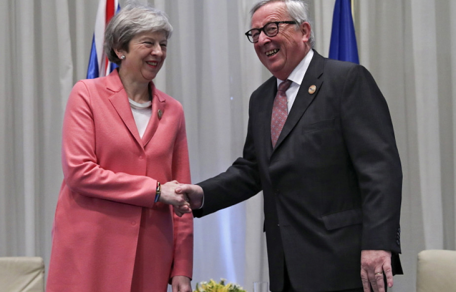 Juncker rozmawiał z May o brexicie podczas szczytu w Egipcie
