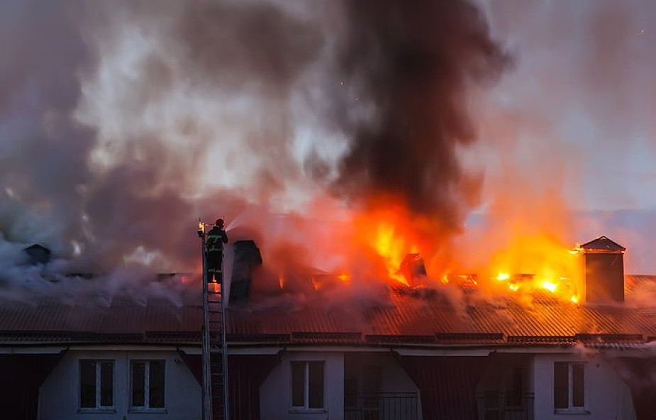 Co najmniej siedem osób nie żyje, blisko 40 rannych w pożarze w Paryżu