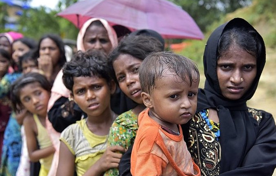 Bangladesz chce wysiedlić Rohingjów z obozów na wyspę