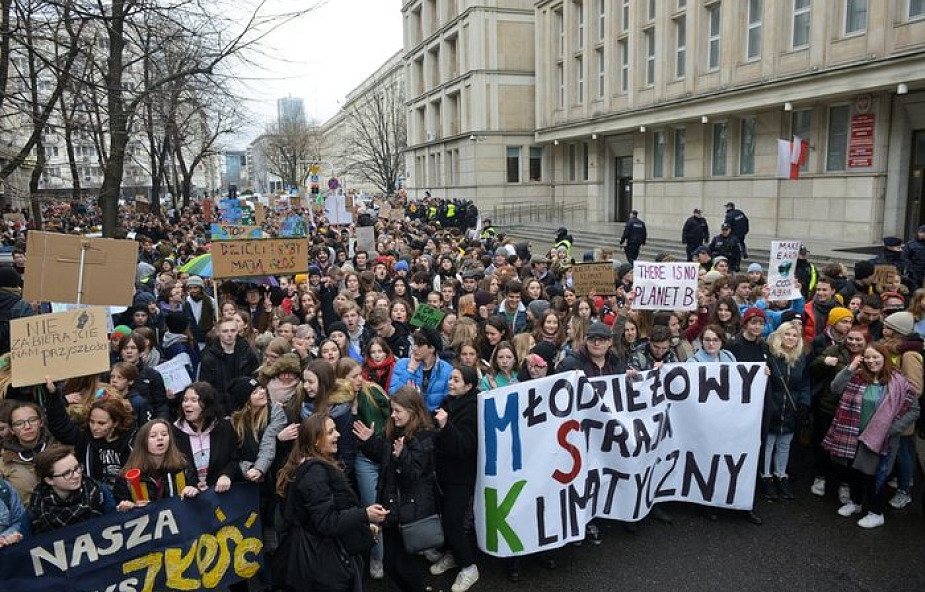 Warszawa: Młodzieżowy strajk klimatyczny przeszedł ulicami miasta