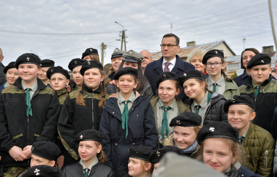 Premier w Sadownem złożył hołd Polakom ratującym Żydów w czasie wojny