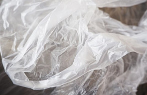 PE za wprowadzeniem zakazu sprzedaży plastikowych jednorazówek do 2021 r.