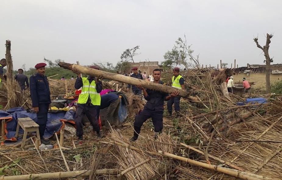 MSW Nepalu: 27 zabitych, ponad 600 rannych w wyniku burzy na południu. "Burza zniszczyła wszystko, co było na drodze"