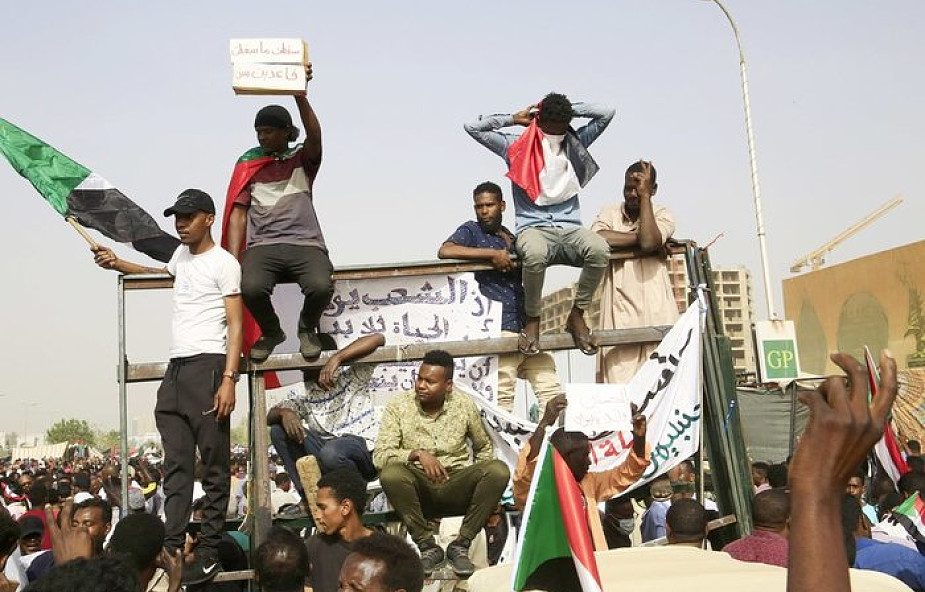 Minister obrony Sudanu: prezydent zatrzymany; będzie rządzić rada wojskowa