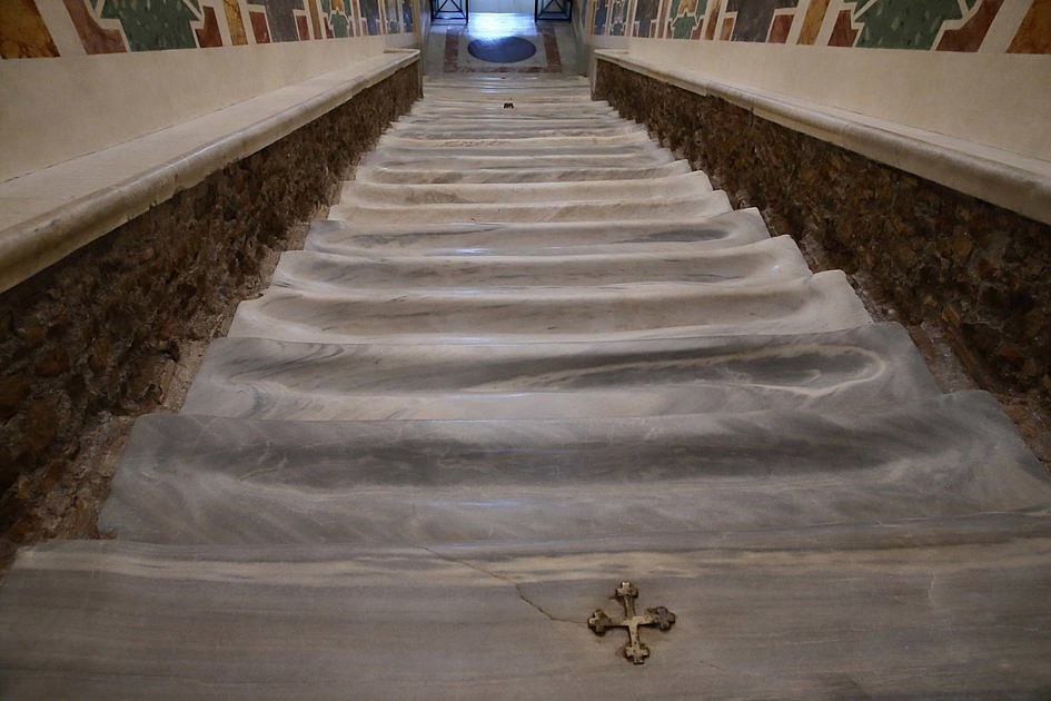 Odsłonięto święte schody, po których miał iść Jezus, udając się na śmierć [FOTO] - zdjęcie w treści artykułu nr 3