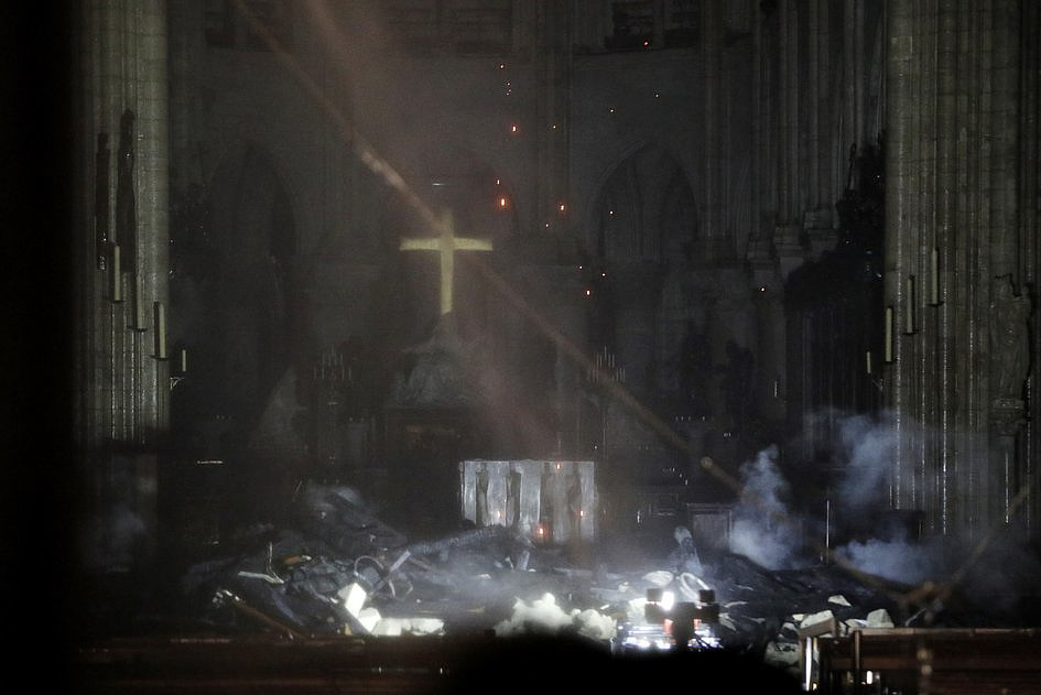 Tak wygląda wnętrze katedry Notre-Dame po pożarze [ZDJĘCIA] - zdjęcie w treści artykułu nr 4