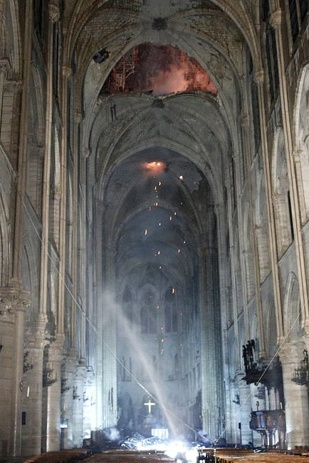 Tak wygląda wnętrze katedry Notre-Dame po pożarze [ZDJĘCIA] - zdjęcie w treści artykułu nr 3