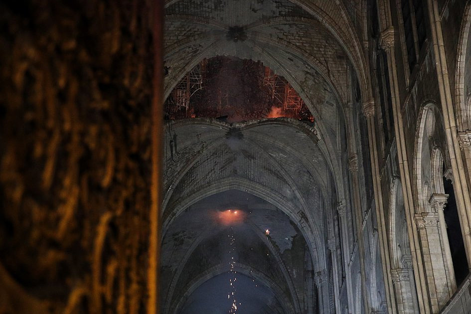 Tak wygląda wnętrze katedry Notre-Dame po pożarze [ZDJĘCIA] - zdjęcie w treści artykułu nr 5