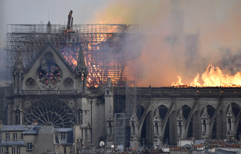 Miliarder przekaże 100 mln euro na odbudowę paryskiej katedry