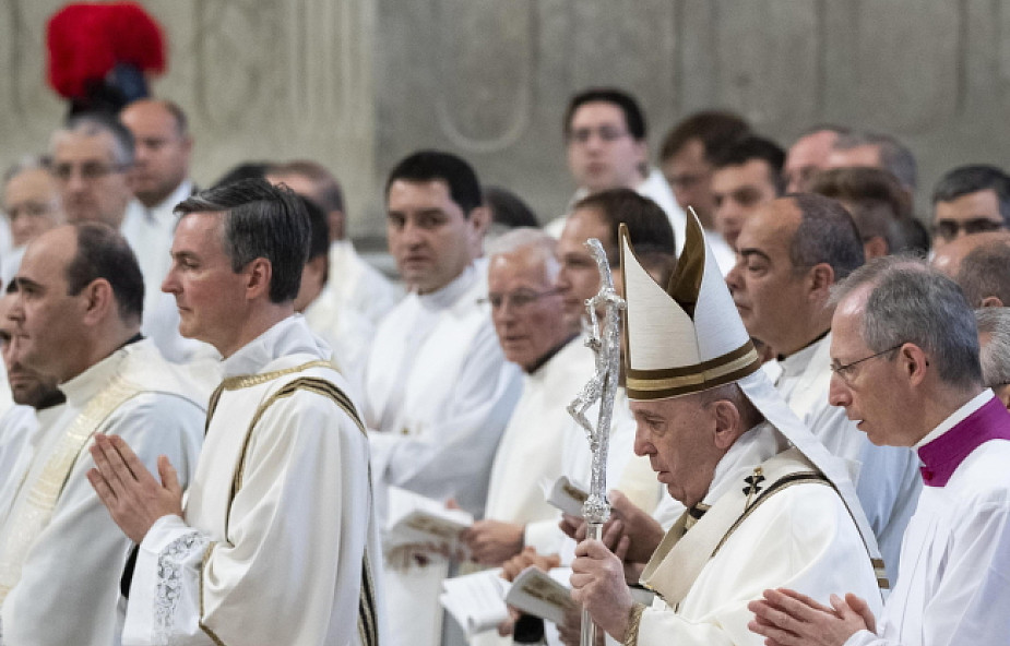 Papież: kapłani muszą brudzić sobie ręce, dotykając ran i grzechów ludzi