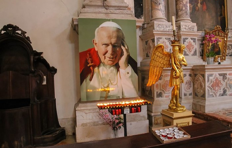 "Pozostał sobą, człowiekiem pełnym pokory". Wielki Tydzień ze św. Janem Pawłem II. #Wielkanoc