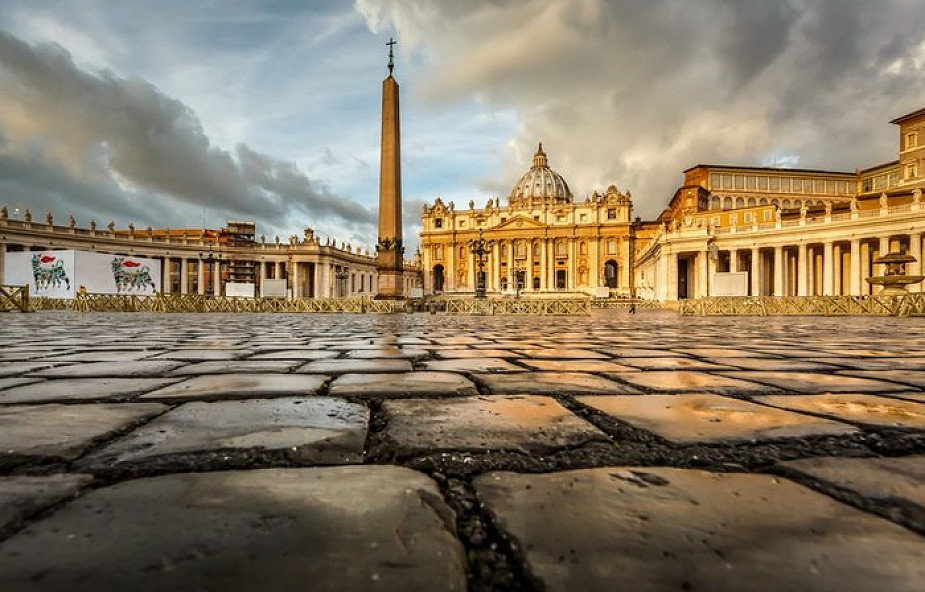 Watykan: plac św. Piotra na Wielkanoc zamienia się w "kwiatowy raj"