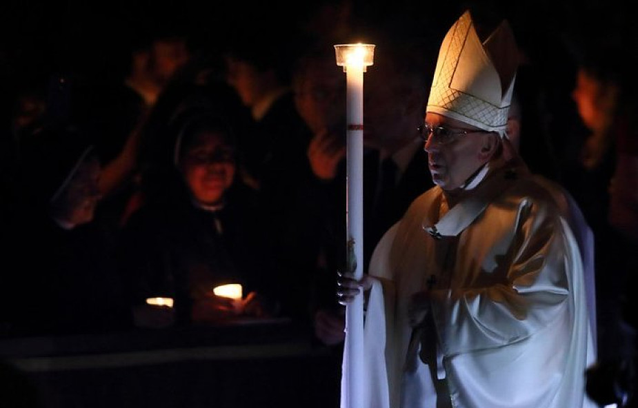 Watykan: papież przewodniczy mszy Wigilii Paschalnej