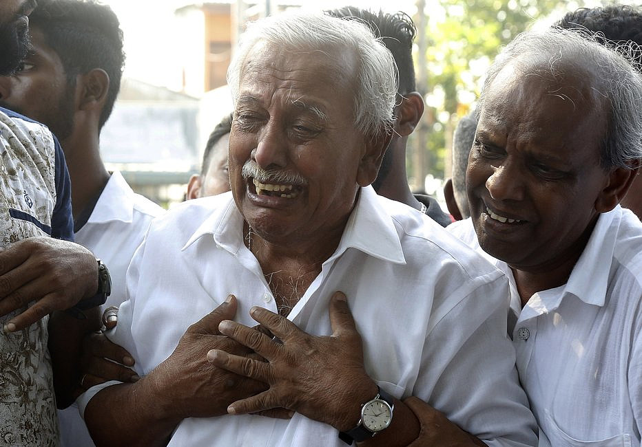 Sri Lanka: pogrzeby ofiar, prezydent obiecuje odbudowę kościołów. 