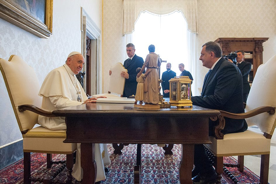 Papież apeluje do szefa Prezydium Bośni i Hercegowiny o dialog i pokój - zdjęcie w treści artykułu nr 1