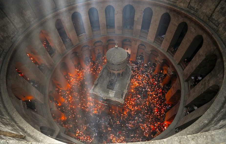 W Jerozolimie ceremonia zstąpienia Świętego Ognia