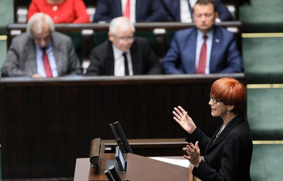 Sejm uchwalił ustawę o świadczeniu "Emerytura plus". Większość zostanie wypłacona wraz z majową emeryturą lub rentą
