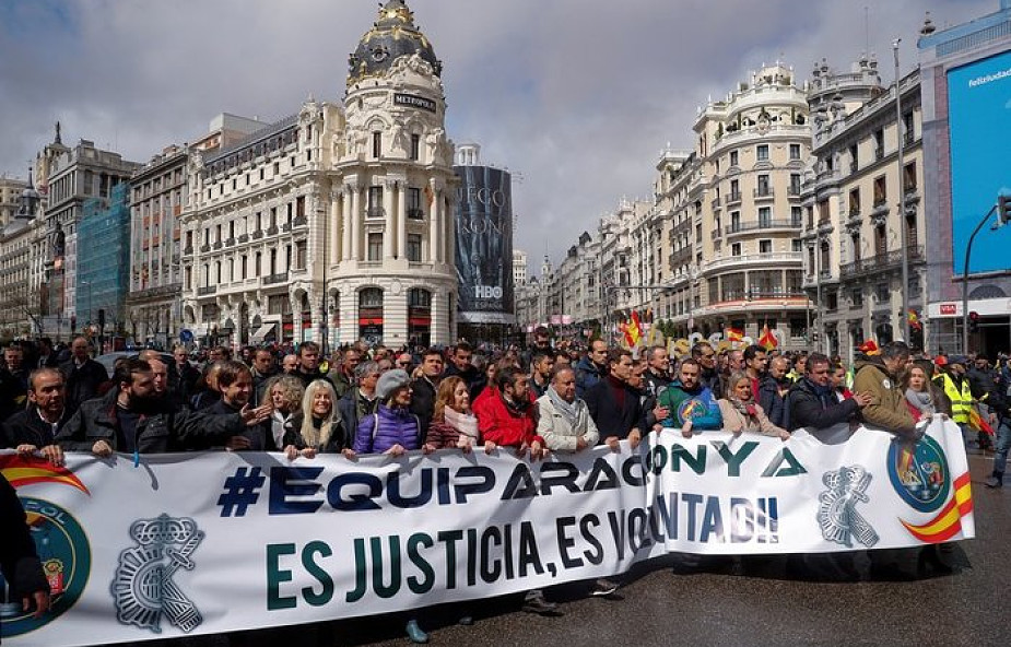 Hiszpania: wielotysięczna manifestacja policjantów i żandarmów w Madrycie. "Zamierzamy teraz protestować w całym kraju"