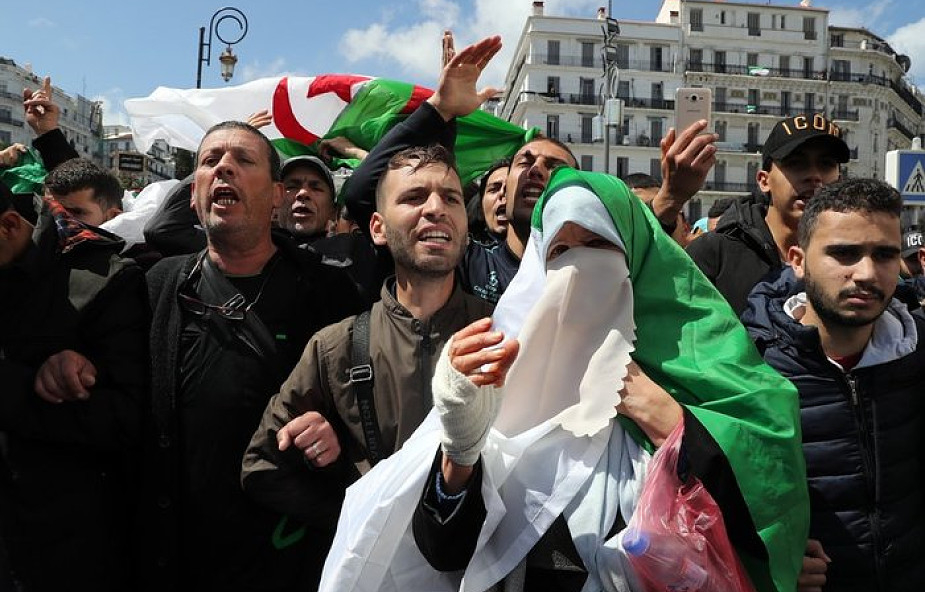 Algieria: protest tysięcy studentów po powołaniu nowego prezydenta. Zarzuty o korupcję, nepotyzm i niegospodarność