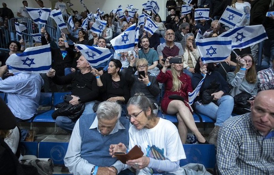 Izrael: rozpoczęły się wybory do Knesetu. Najbliżej zwycięstwa według sondaży - Netanjahu