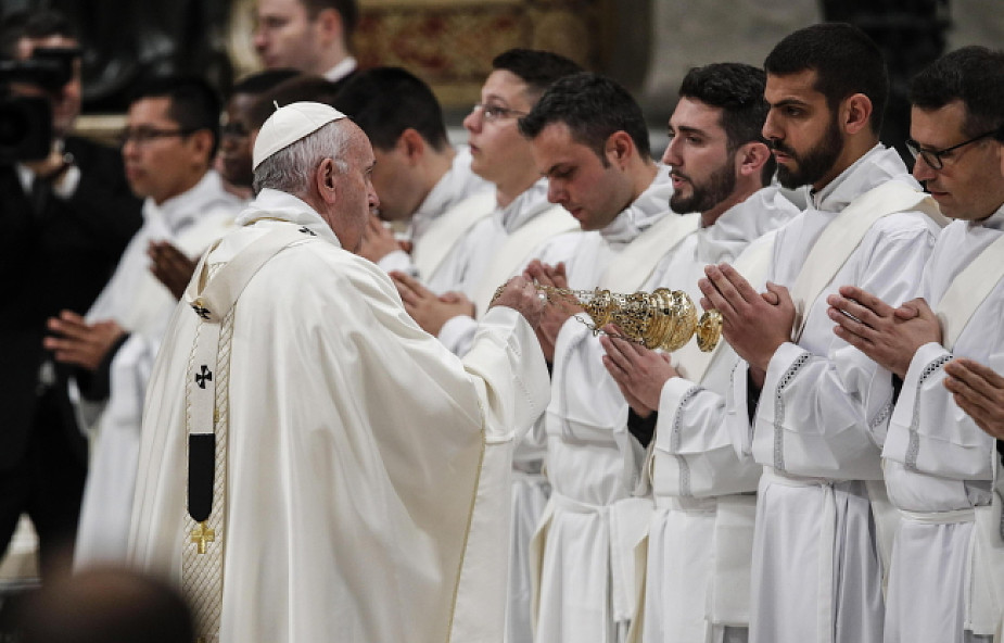 Papież do księży: nie brudźcie Eucharystii nikczemnymi interesami