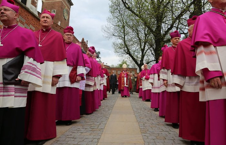 Cały episkopat do dymisji? Wyniki ogólnopolskiego sondażu mogą zaskoczyć