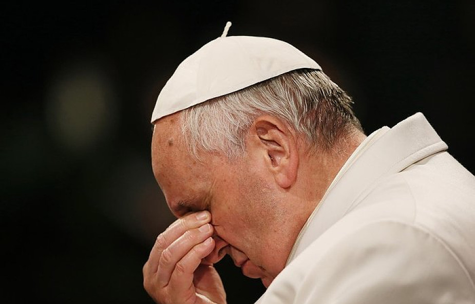 Biskup rozpłakał się w czasie spotkania z Franciszkiem. Papież powiedział coś bardzo poruszającego