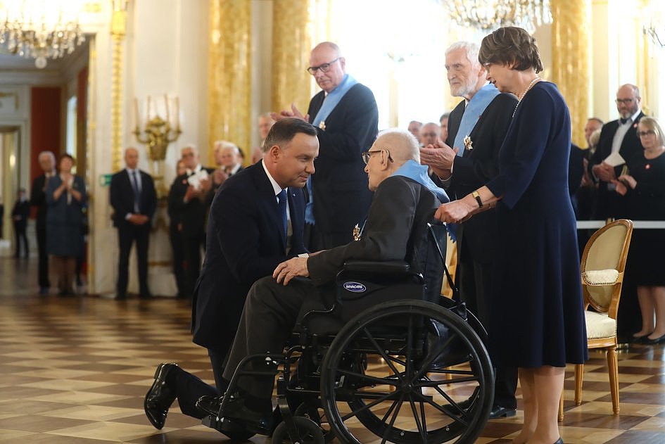 Prezydent odznaczył Orderami Orła Białego Cz. Bieleckiego, W. Kućmę i W. Siemaszkę - zdjęcie w treści artykułu nr 2