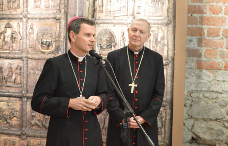 Biskupi w Płocku "wydali wojnę księżom-przestępcom". Niektórzy duchowni ich krytykują