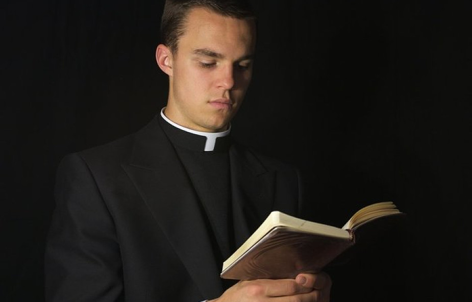 Dlaczego księża porzucają kapłaństwo?