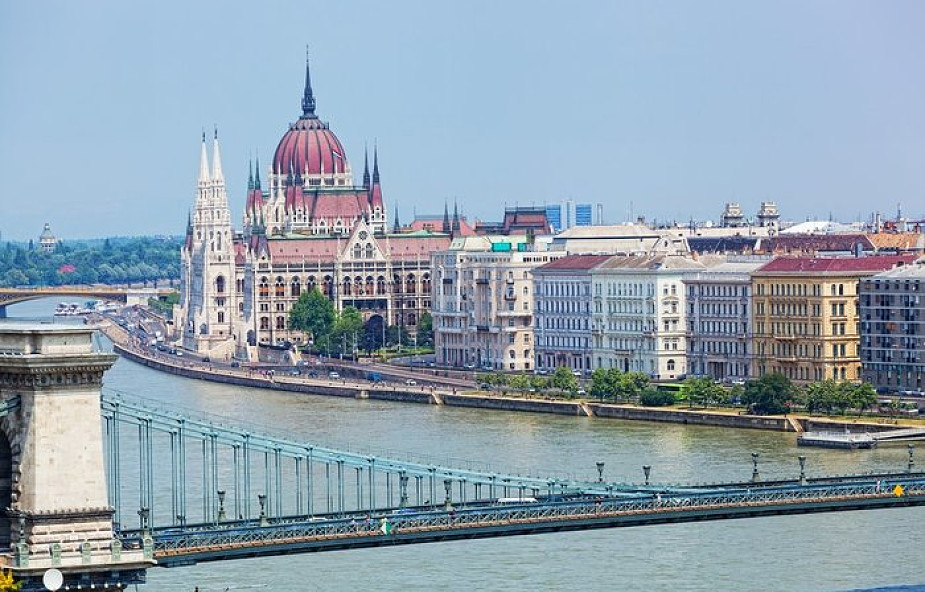 Węgry: rozpoczęła się operacja podnoszenia wraku statku z Dunaju