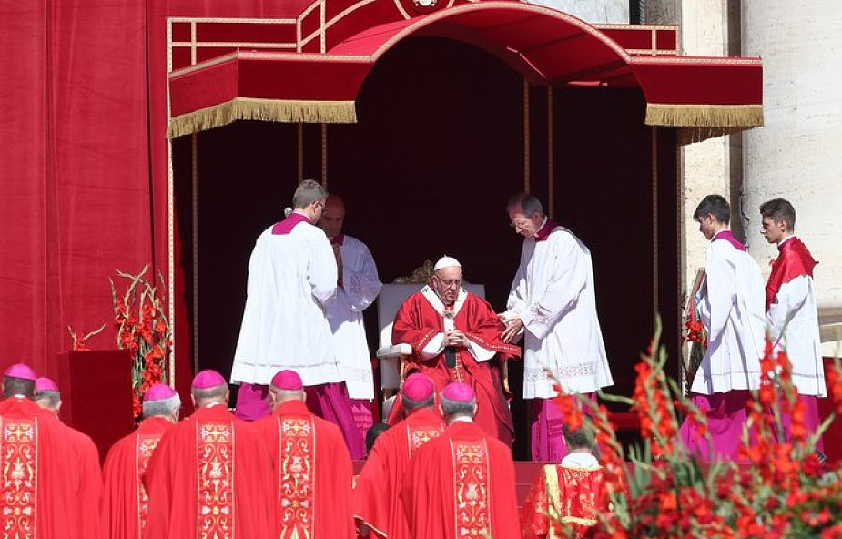 Watykan: jutro papież poświęci paliusze dla 31 arcybiskupów- metropolitów
