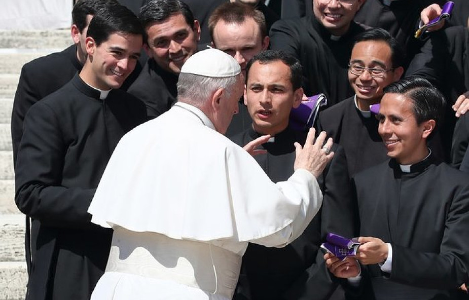 Bliski współpracownik papieża: Franciszek pozwoli na kapłaństwo żonatych mężczyzn