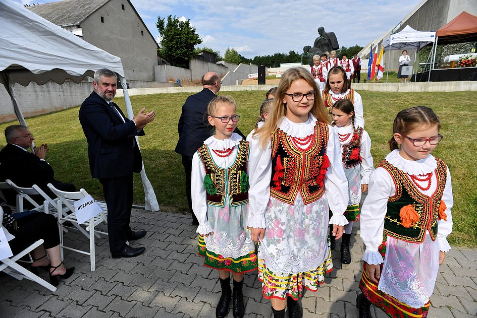 Michniów: uczczono pamięć ponad 800 spacyfikowanych polskich wsi - zdjęcie w treści artykułu nr 1