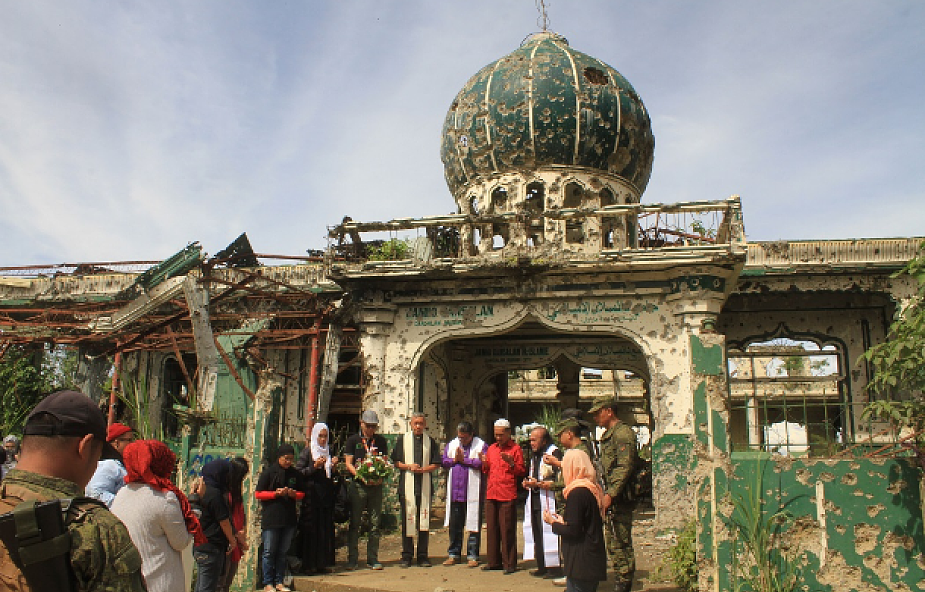 Wspólna modlitwa chrześcijan i muzułmanów w zrujnowanych przez dżihadystów katedrze i meczecie
